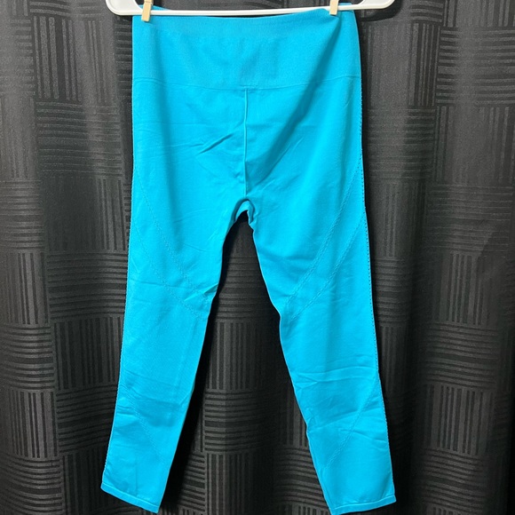 Pre-Loved Fabletics leggings - Picture 2 of 4